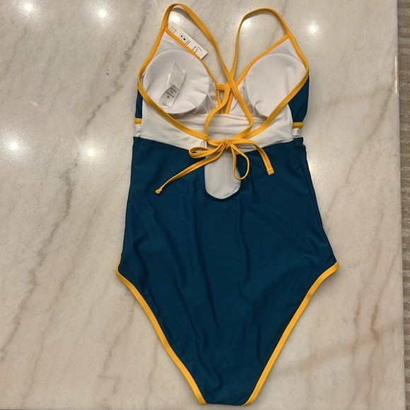 NEW Cupshe One Piece Bathing Suit - Picture 4 of 8